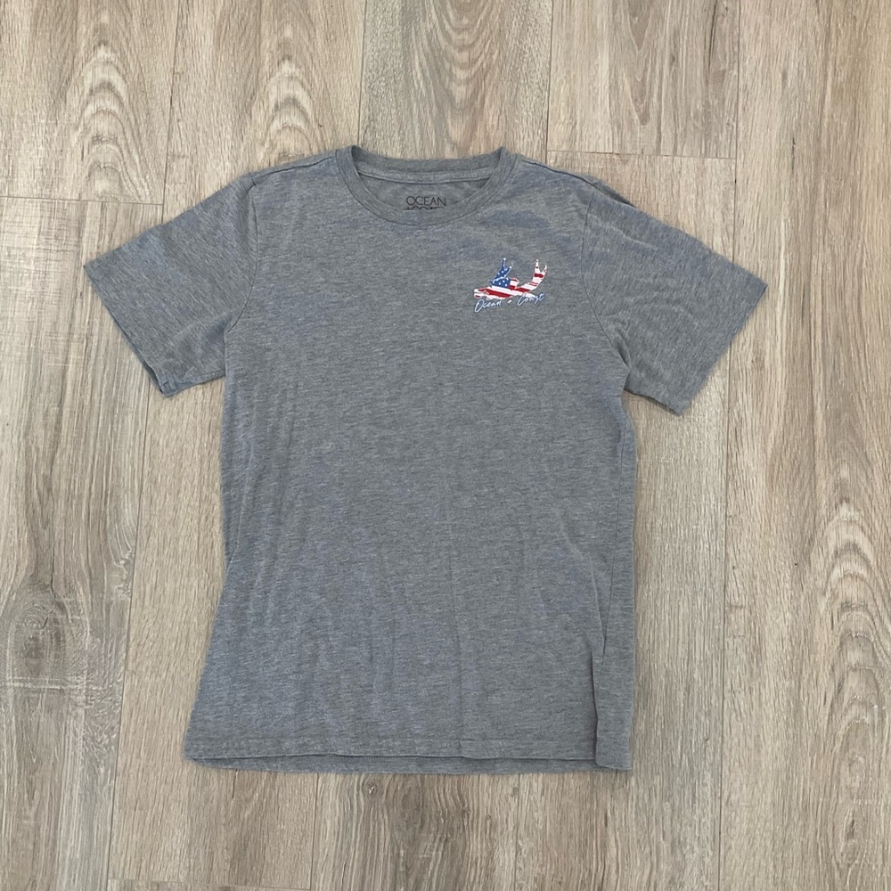 Ocean + coast American flag Gray Graphic T-Shirt - Picture 2 of 3